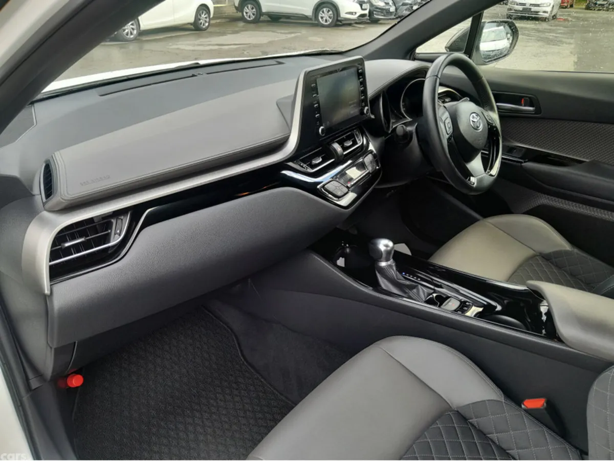 Toyota C-HR SUV, Petrol Hybrid, 2019, White