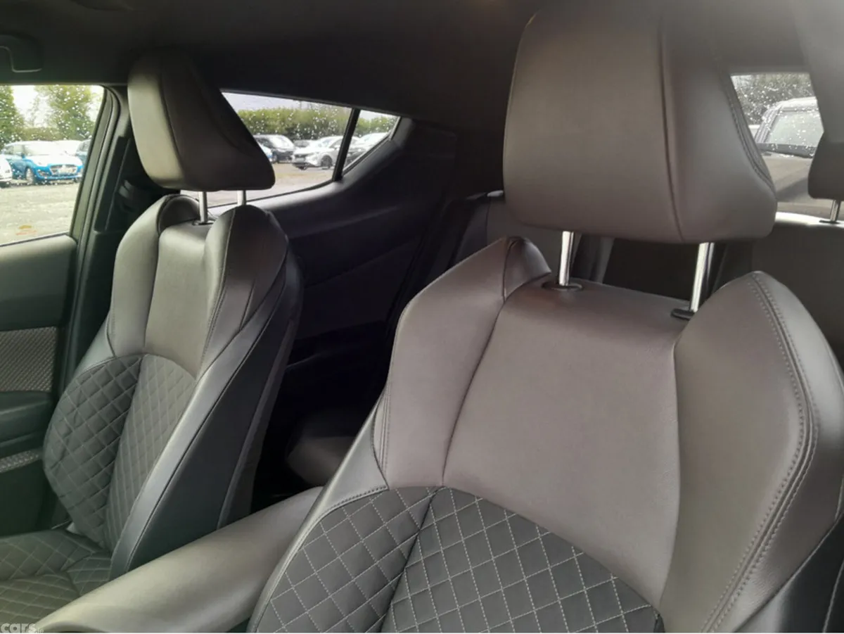 Toyota C-HR SUV, Petrol Hybrid, 2019, White
