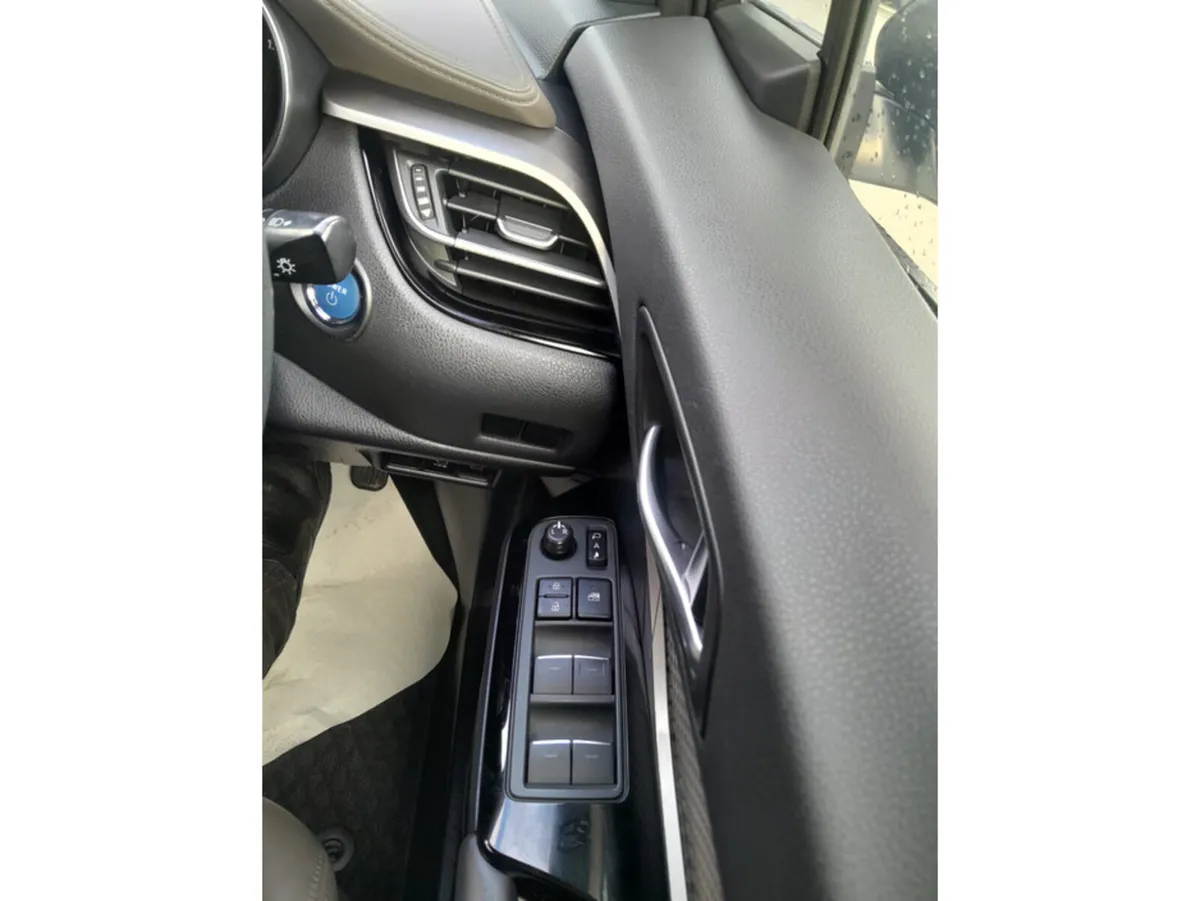 Toyota C-HR SUV, Petrol Hybrid, 2019, White
