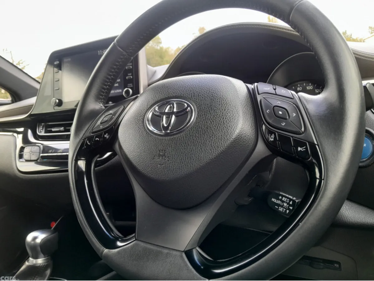 Toyota C-HR SUV, Petrol Hybrid, 2019, White