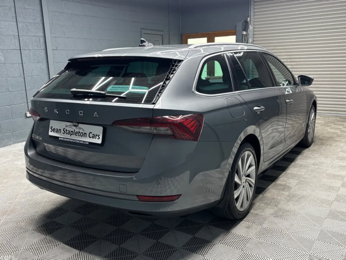 Skoda Octavia Estate, Diesel, 2022, Grey