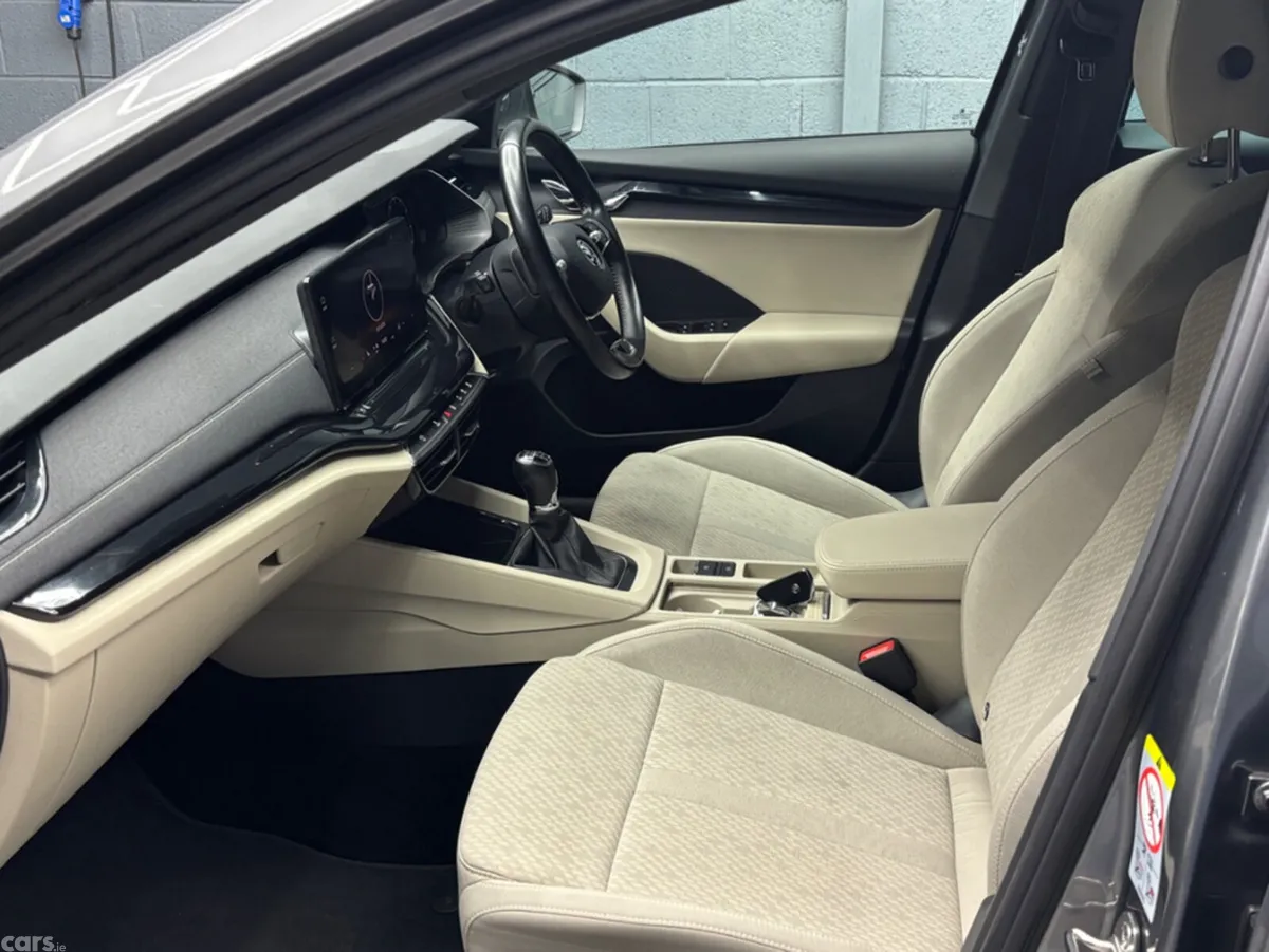Skoda Octavia Estate, Diesel, 2022, Grey