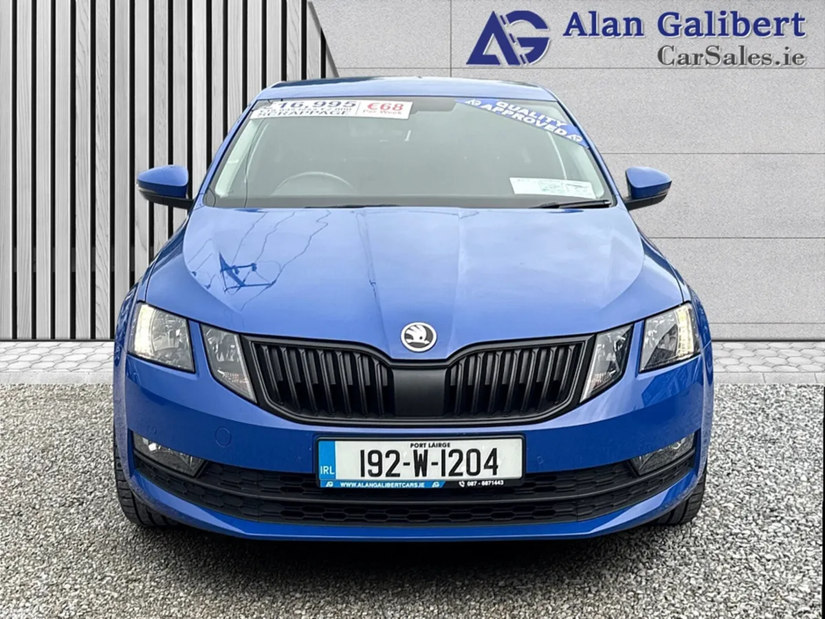 Skoda Octavia Hatchback, Petrol, 2019, Blue
