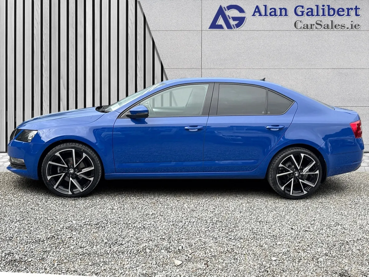 Skoda Octavia Hatchback, Petrol, 2019, Blue