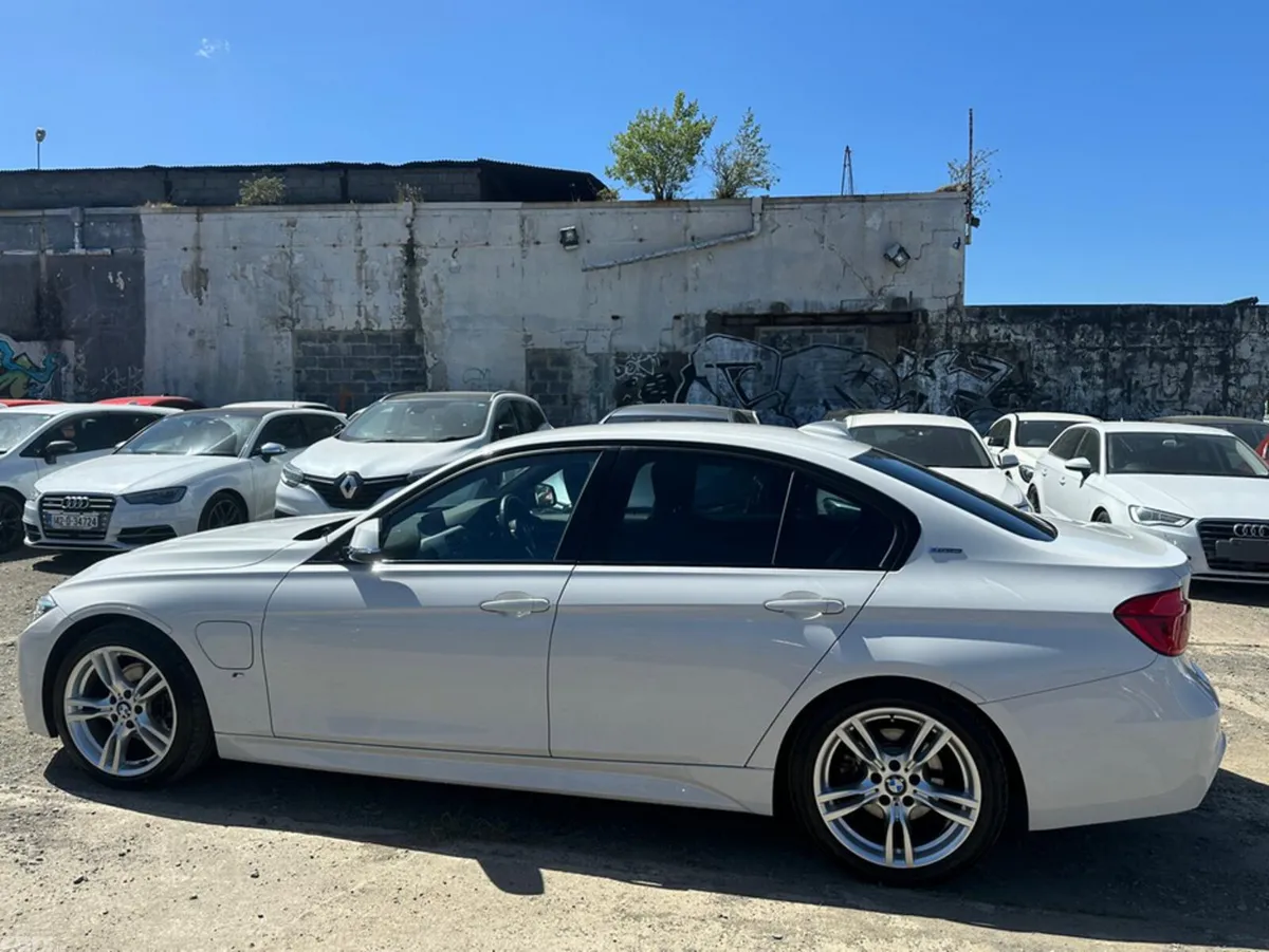 BMW 3-Series Saloon, Petrol Hybrid, 2017, White