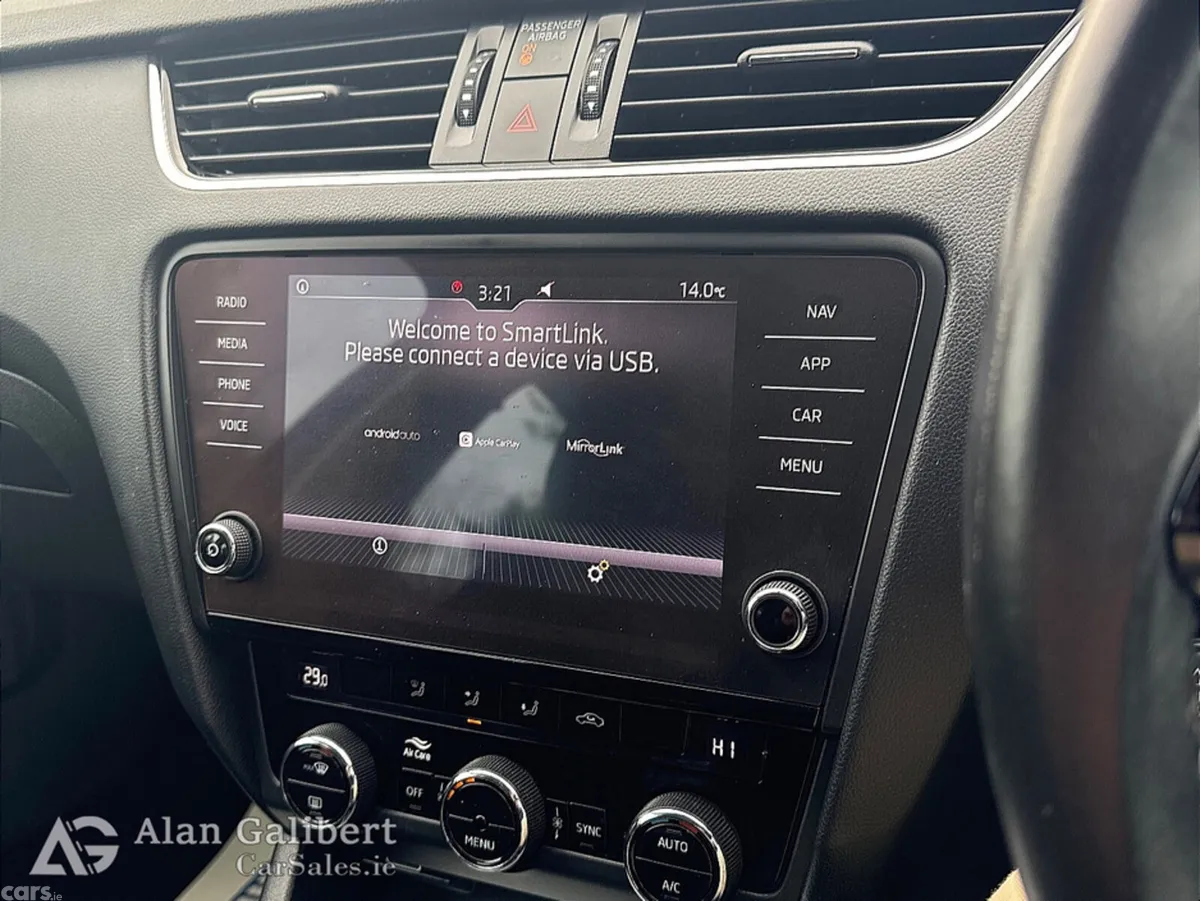 Skoda Octavia Hatchback, Petrol, 2019, Blue