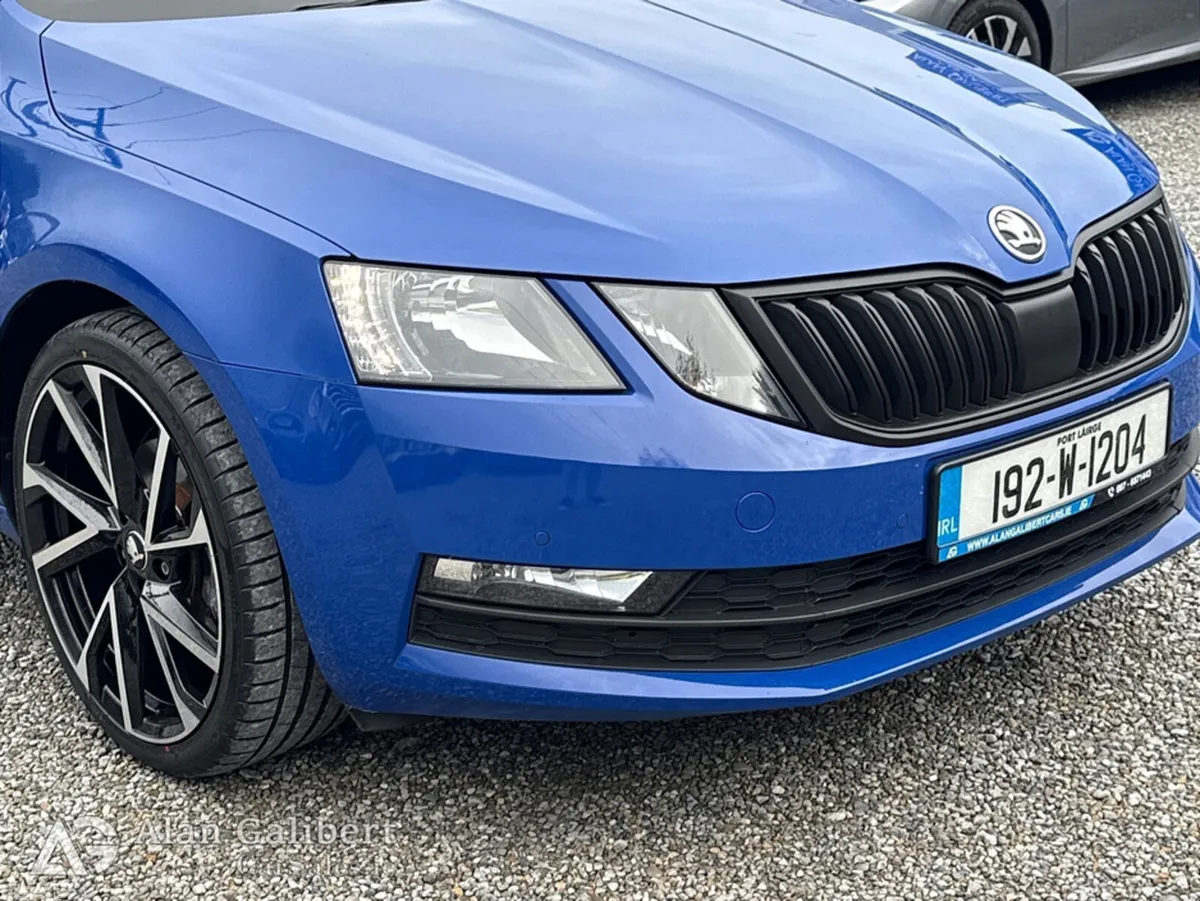 Skoda Octavia Hatchback, Petrol, 2019, Blue