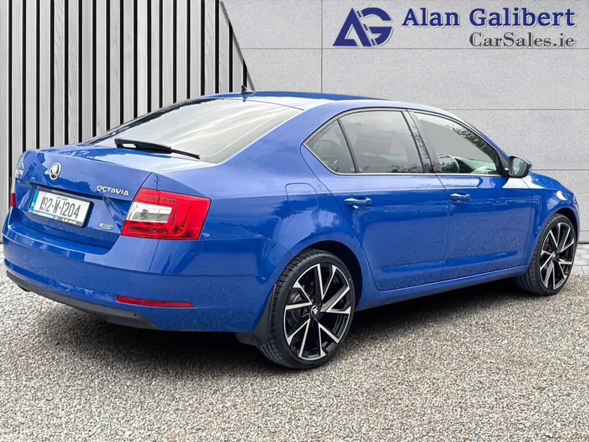 Skoda Octavia Hatchback, Petrol, 2019, Blue