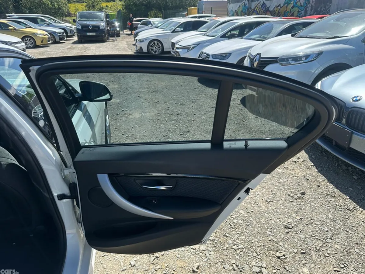 BMW 3-Series Saloon, Petrol Hybrid, 2017, White
