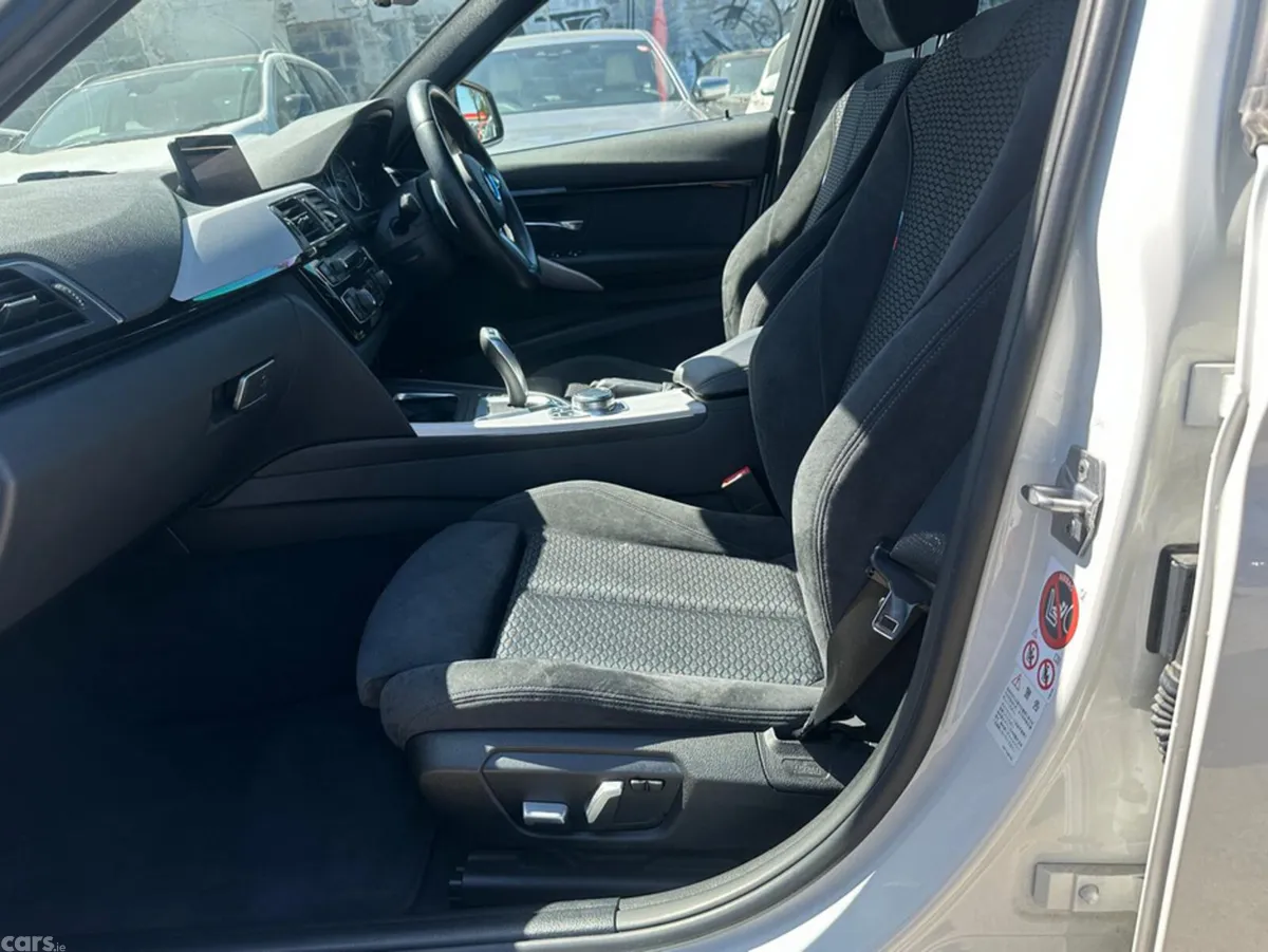 BMW 3-Series Saloon, Petrol Hybrid, 2017, White