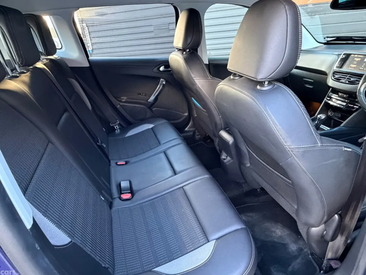 Peugeot 2008 Hatchback, Petrol, 2015, Blue