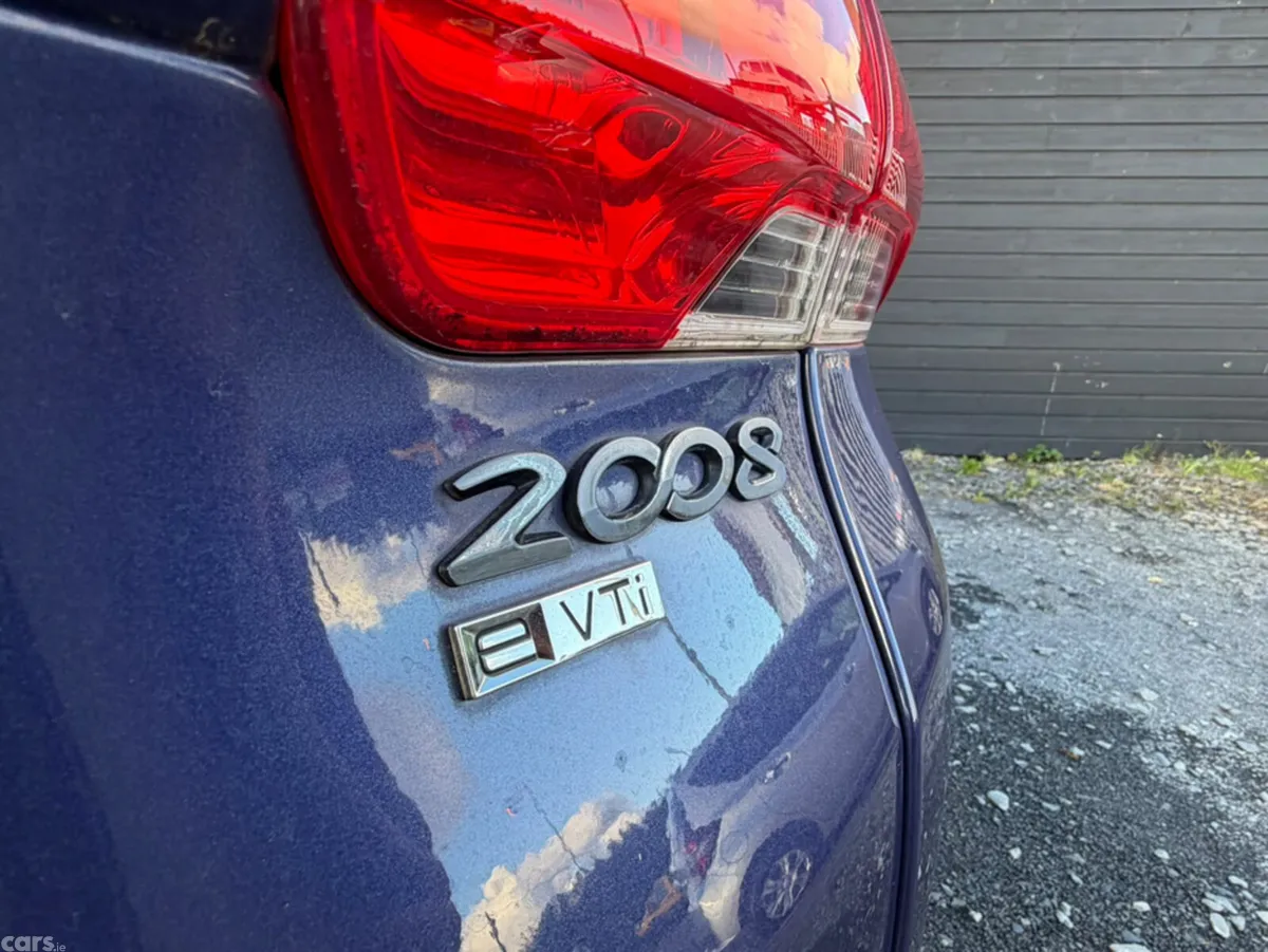 Peugeot 2008 Hatchback, Petrol, 2015, Blue