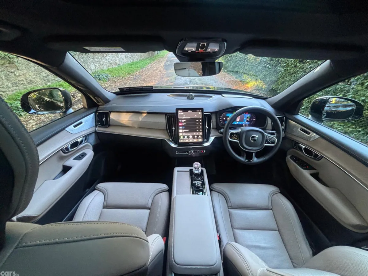 Volvo XC90 SUV, Petrol Plug-in Hybrid, 2025, Black