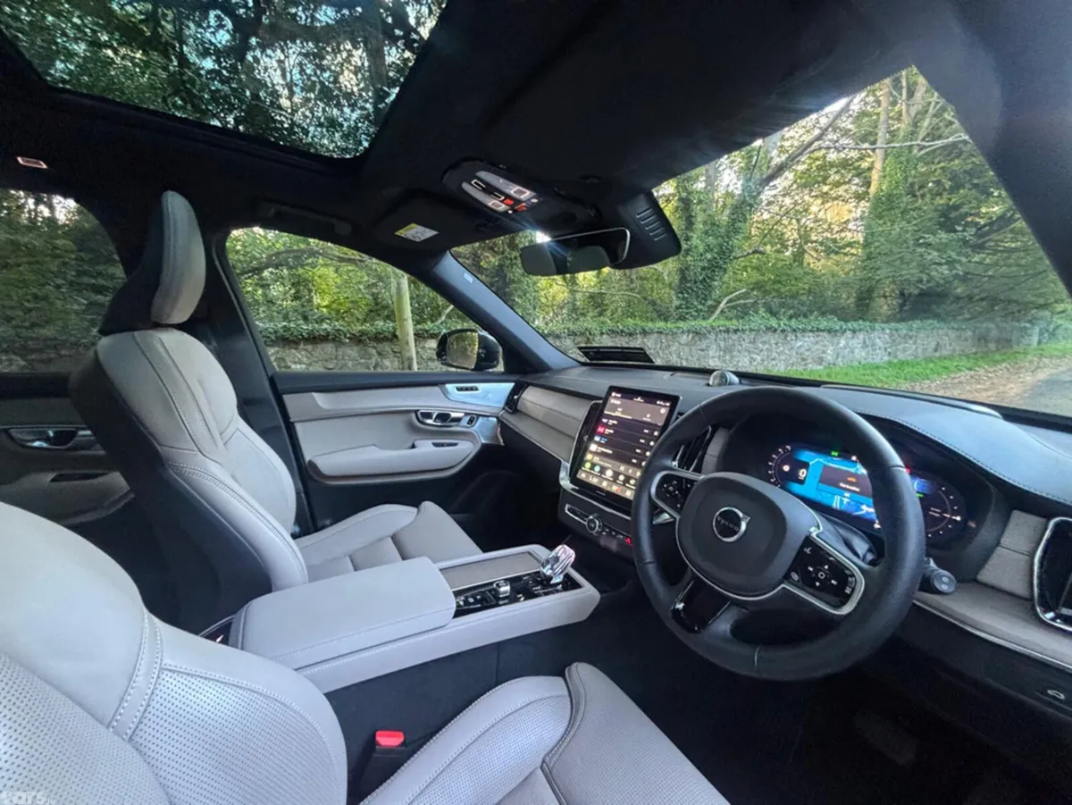 Volvo XC90 SUV, Petrol Plug-in Hybrid, 2025, Black