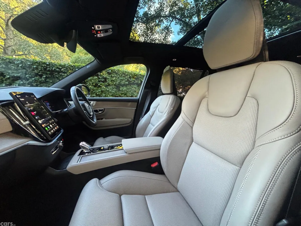 Volvo XC90 SUV, Petrol Plug-in Hybrid, 2025, Black