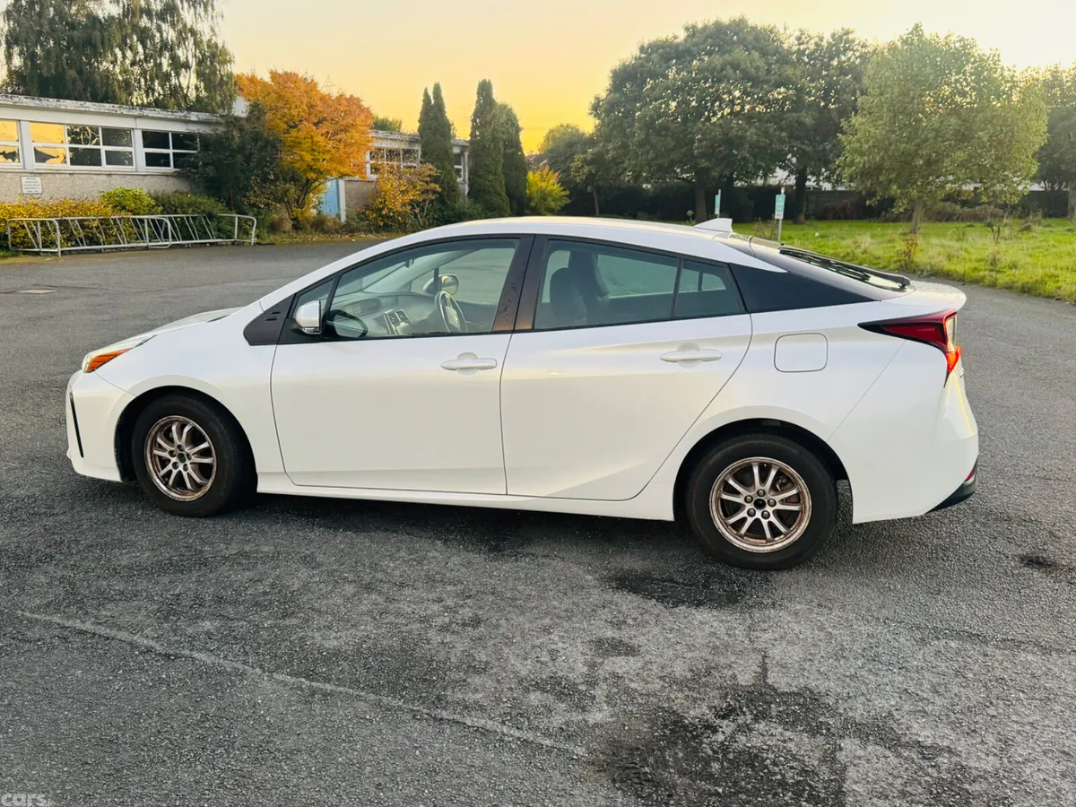 Toyota Prius Saloon, Petrol Hybrid, 2022, White
