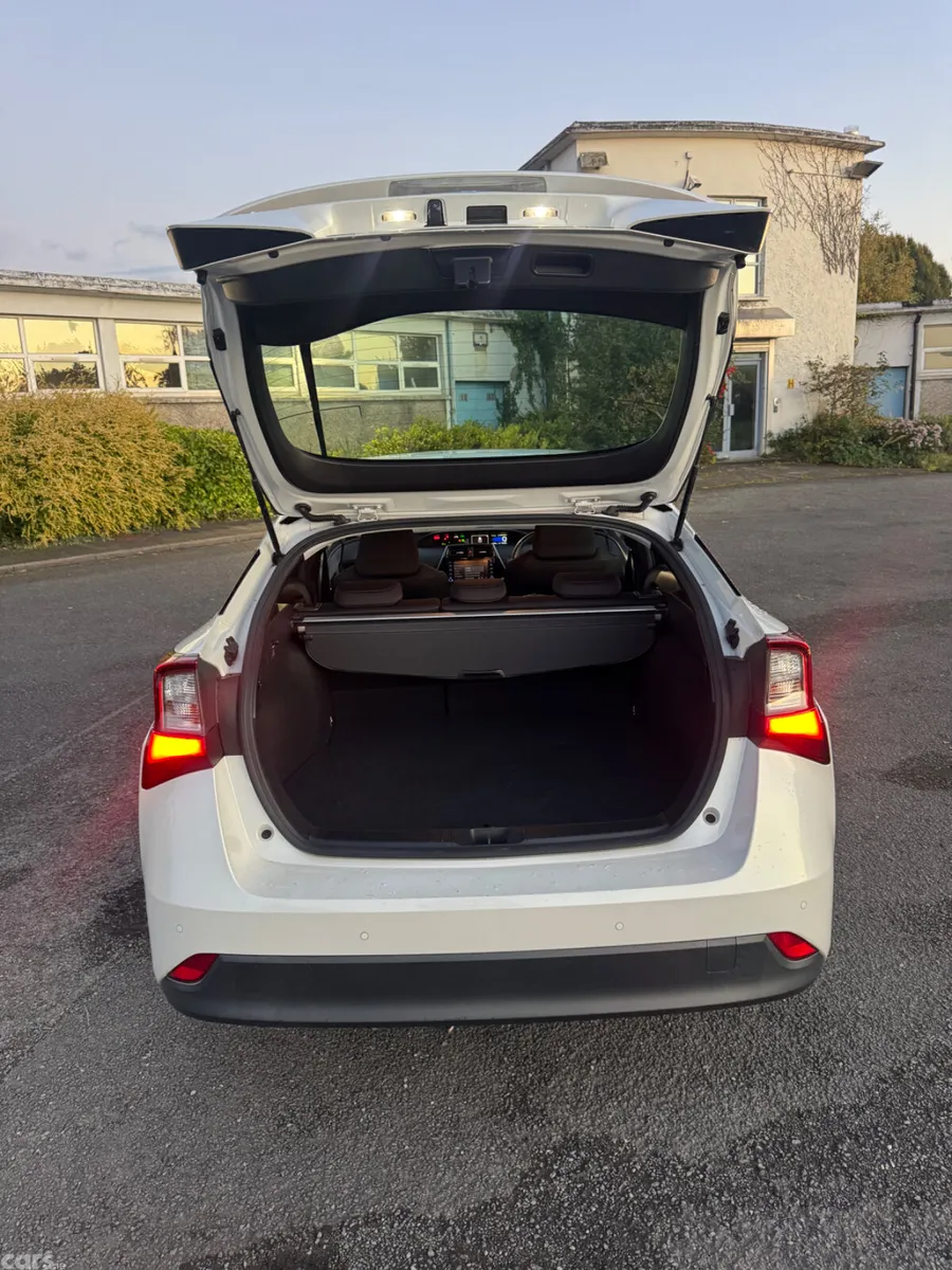 Toyota Prius Saloon, Petrol Hybrid, 2022, White