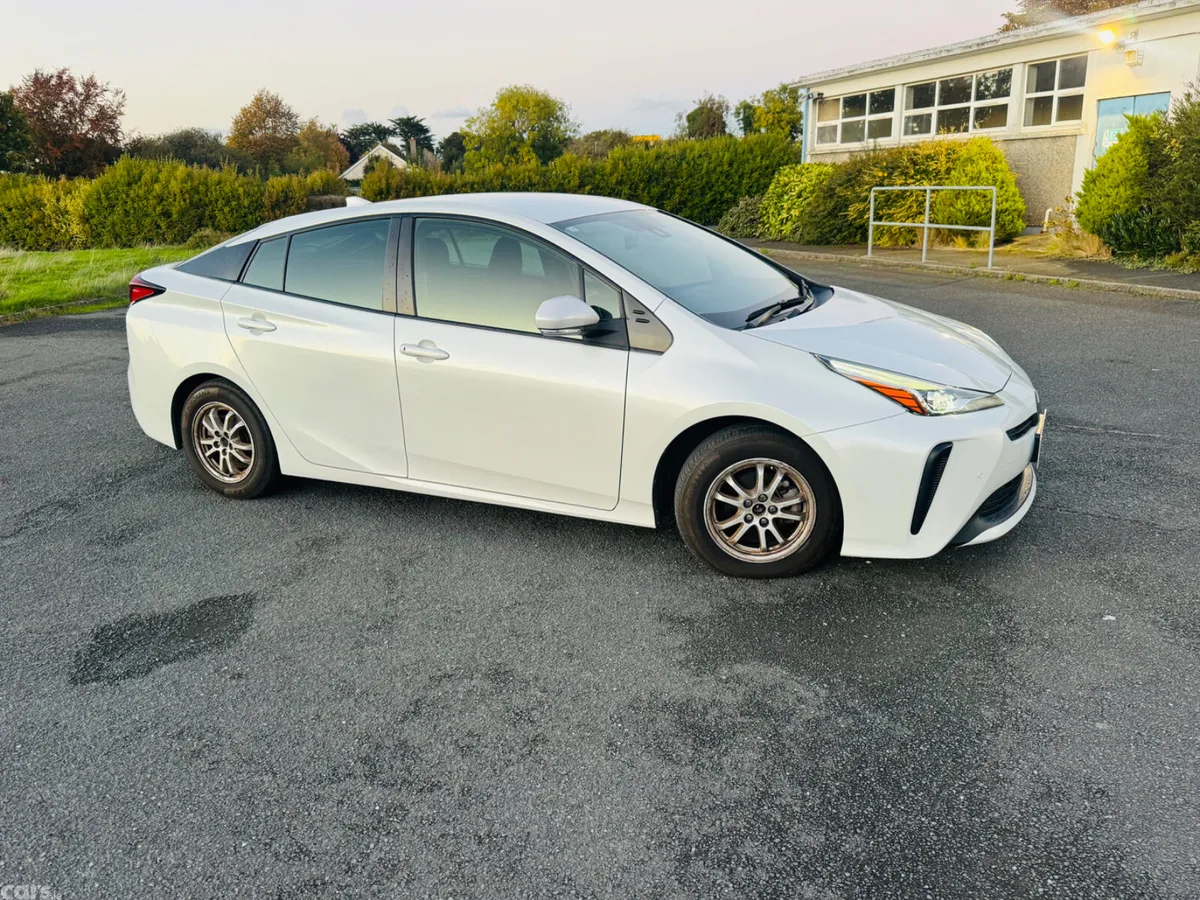 Toyota Prius Saloon, Petrol Hybrid, 2022, White