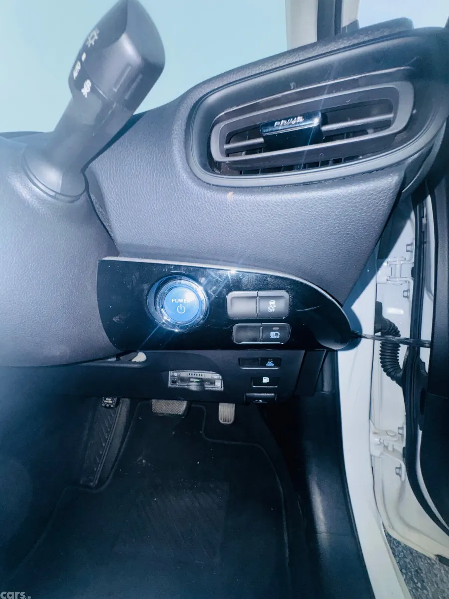 Toyota Prius Saloon, Petrol Hybrid, 2022, White