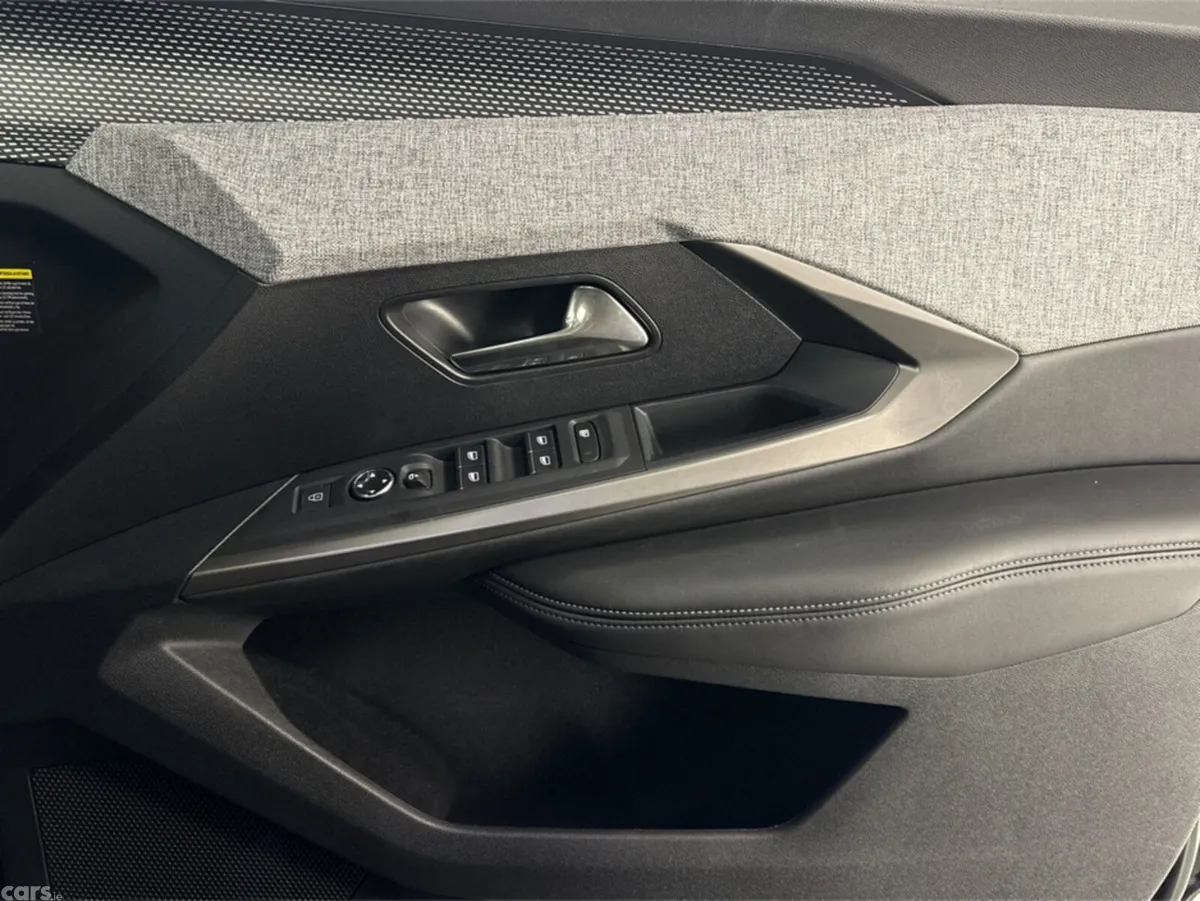 Peugeot 5008 Hatchback, Electric, 2025, Black
