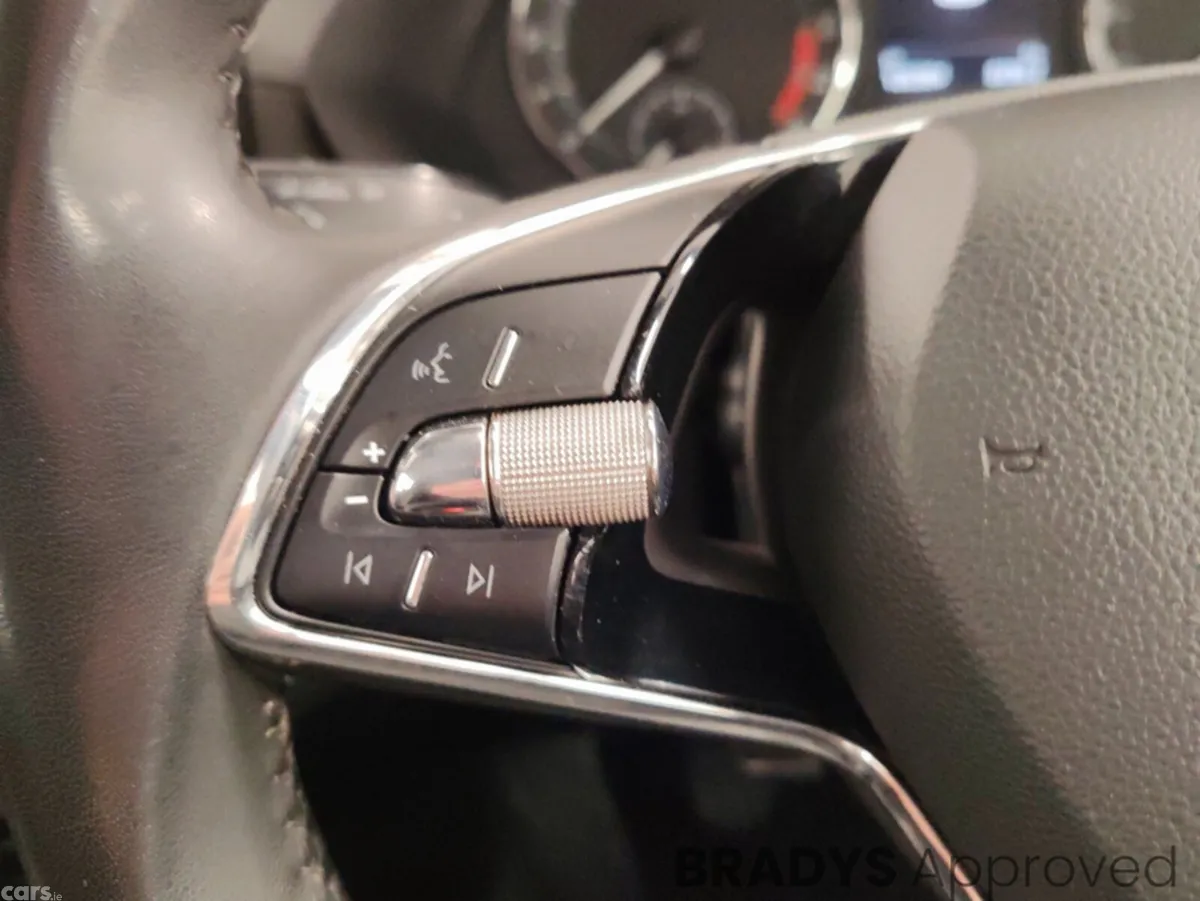 Skoda Octavia Hatchback, Diesel, 2021, Blue
