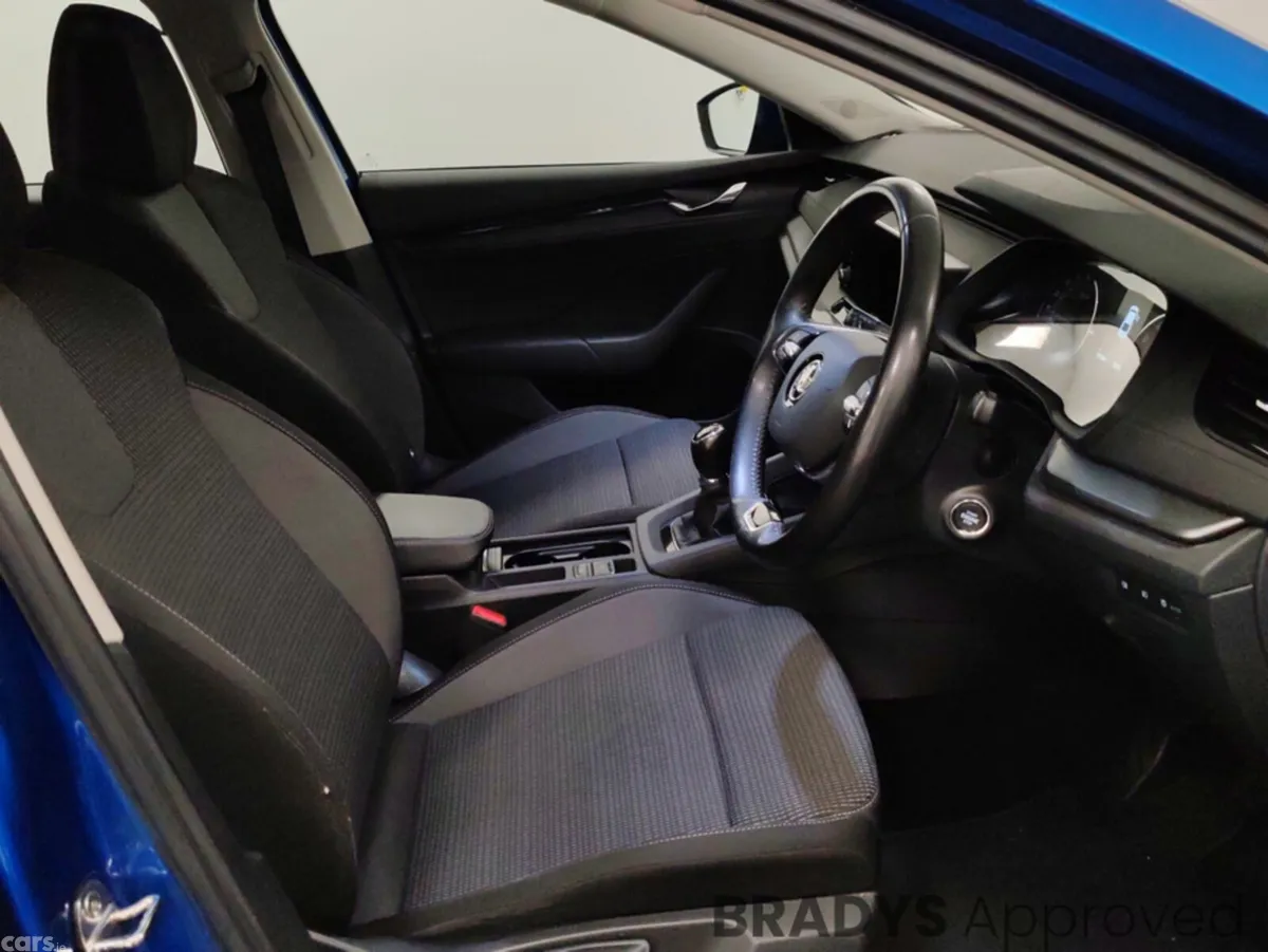 Skoda Octavia Hatchback, Diesel, 2021, Blue