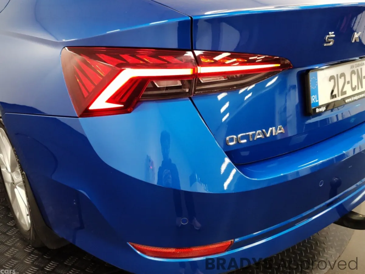 Skoda Octavia Hatchback, Diesel, 2021, Blue