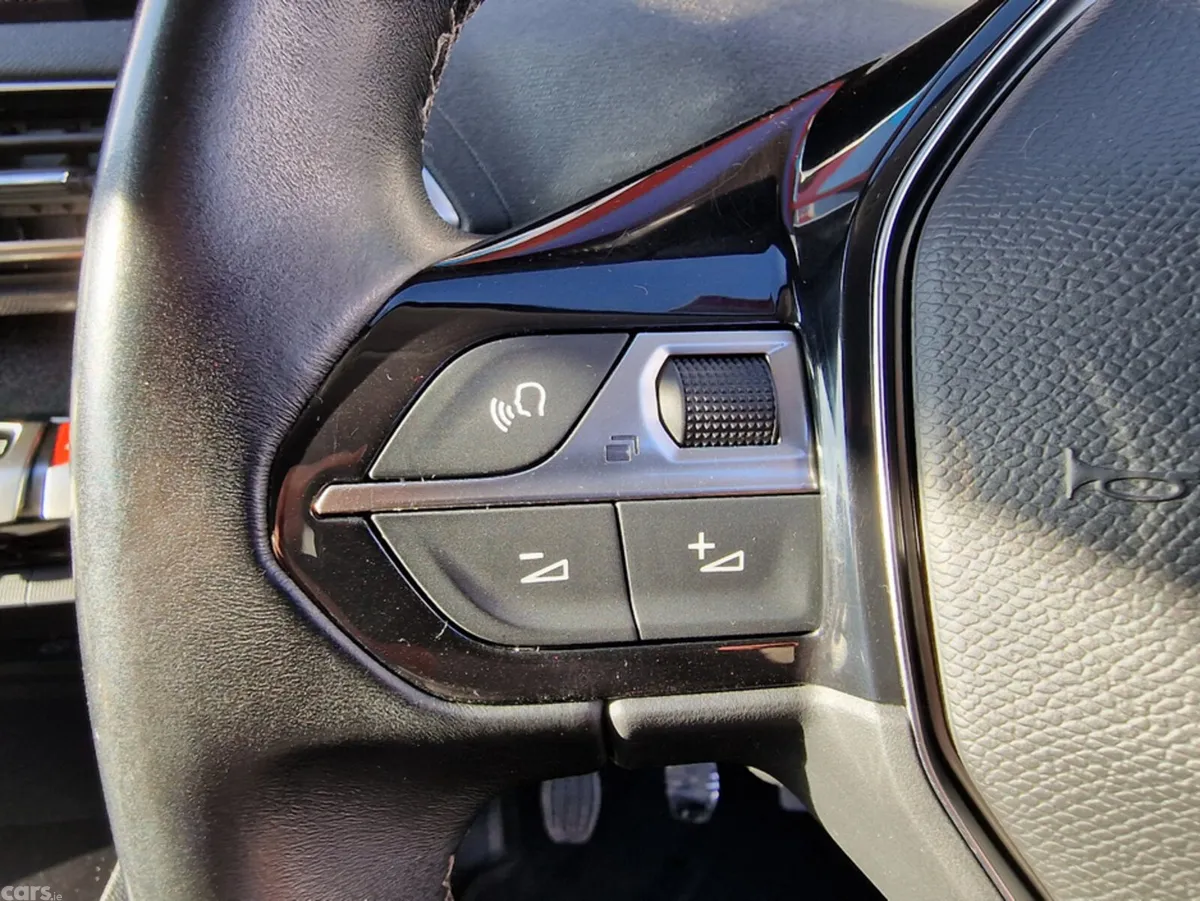 Peugeot 5008 MPV, Diesel, 2020, Grey