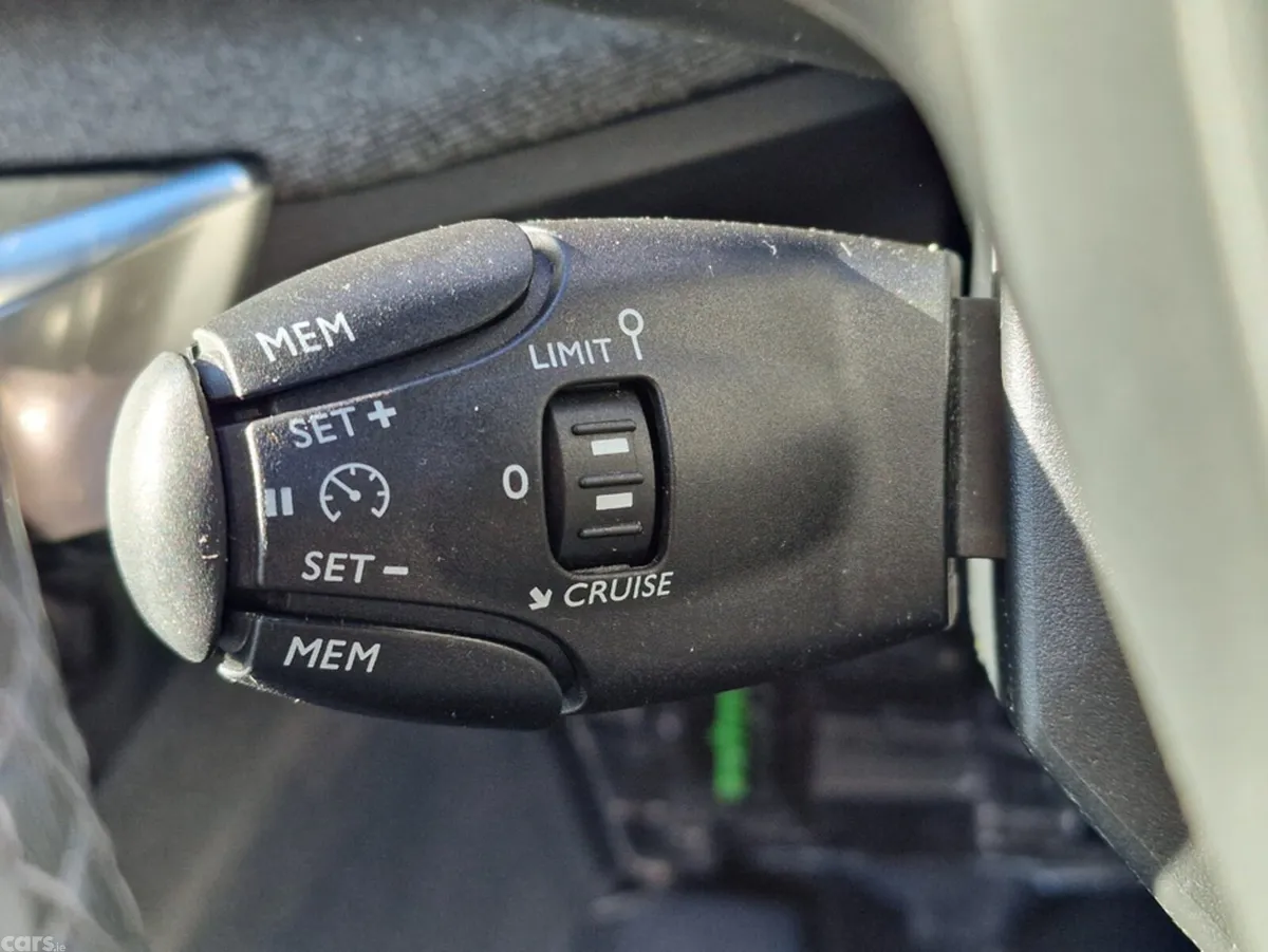 Peugeot 5008 MPV, Diesel, 2020, Grey