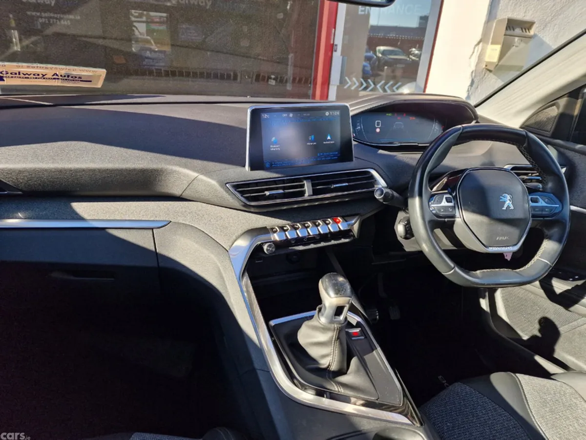 Peugeot 5008 MPV, Diesel, 2020, Grey