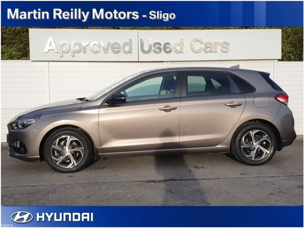 Hyundai i30 Hatchback, Petrol, 2021, Brown