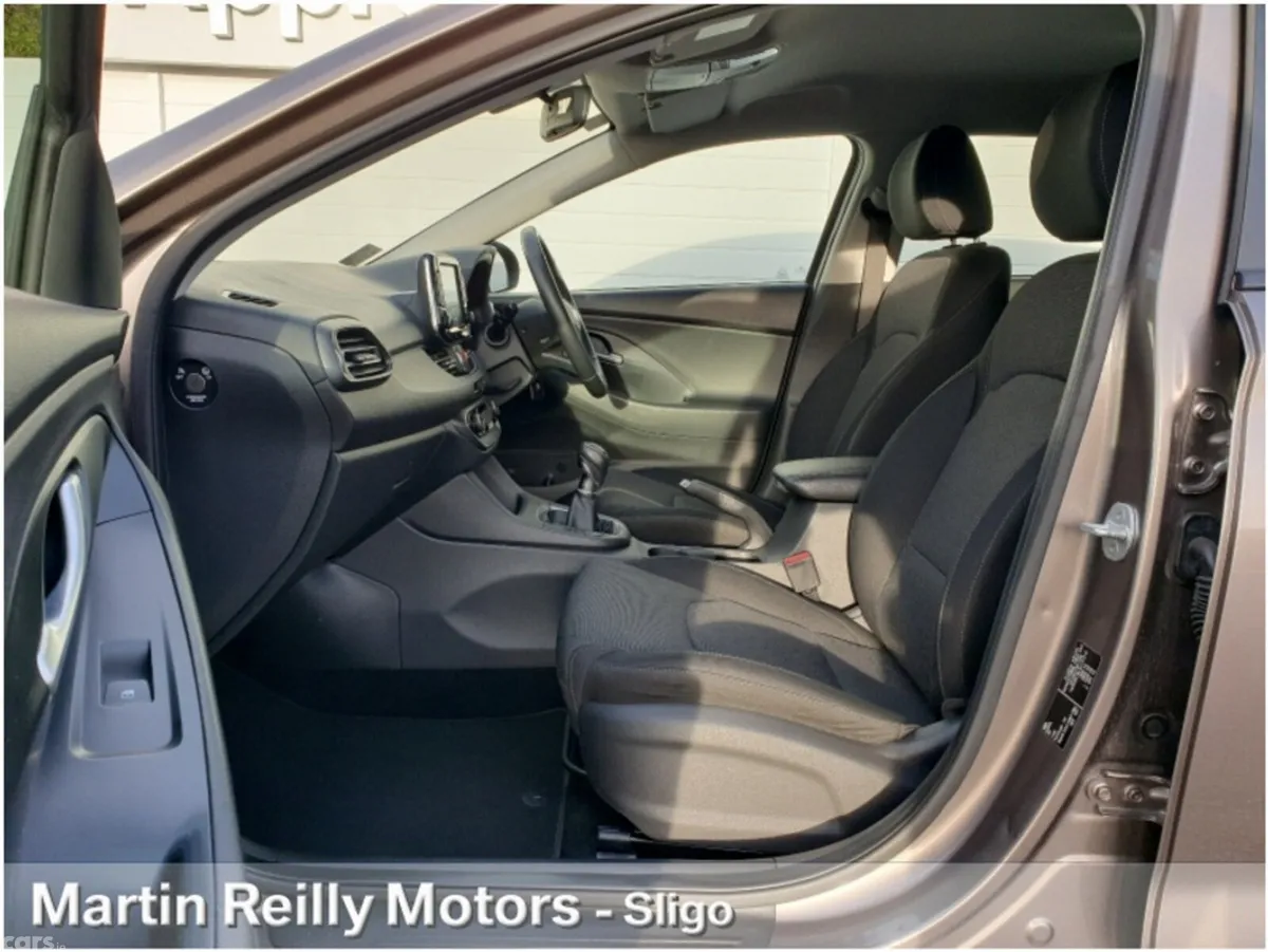 Hyundai i30 Hatchback, Petrol, 2021, Brown