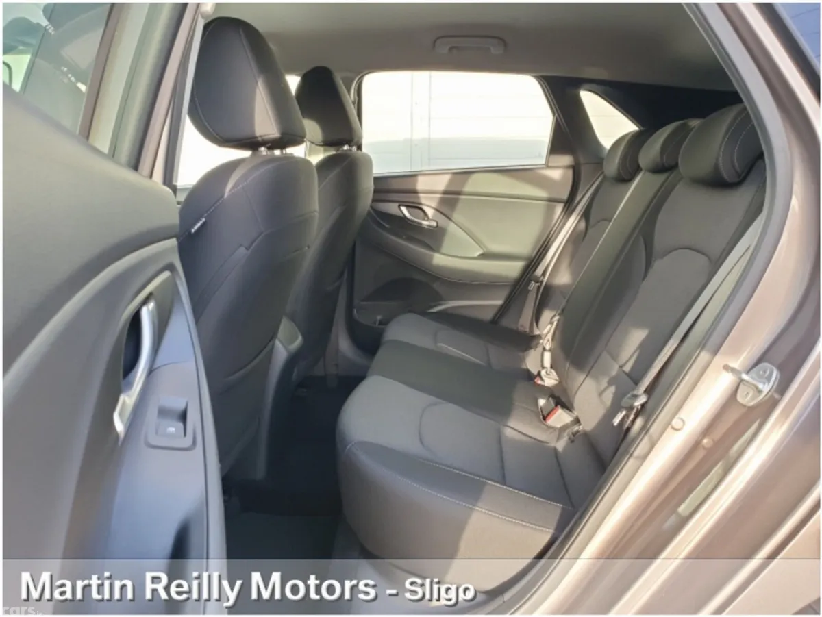 Hyundai i30 Hatchback, Petrol, 2021, Brown