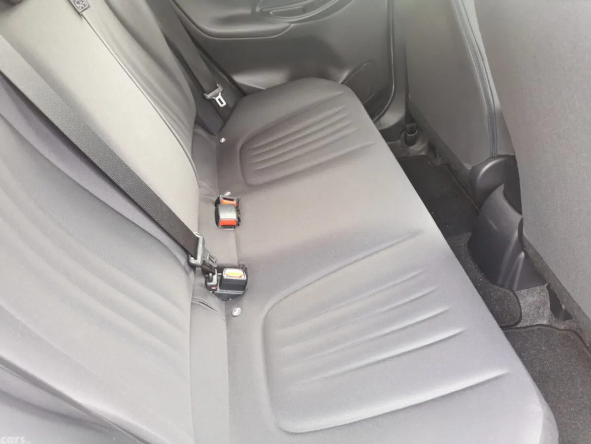 Toyota Yaris Hatchback, Petrol Hybrid, 2020, White