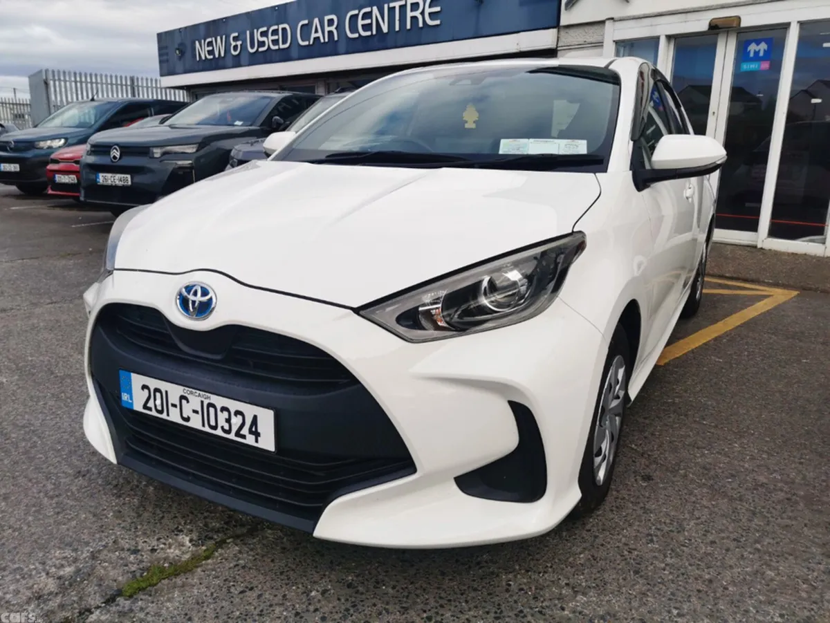 Toyota Yaris Hatchback, Petrol Hybrid, 2020, White