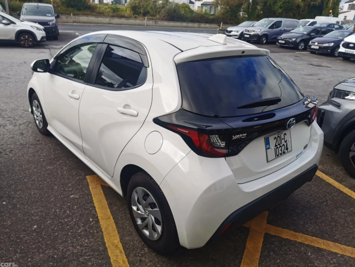 Toyota Yaris Hatchback, Petrol Hybrid, 2020, White