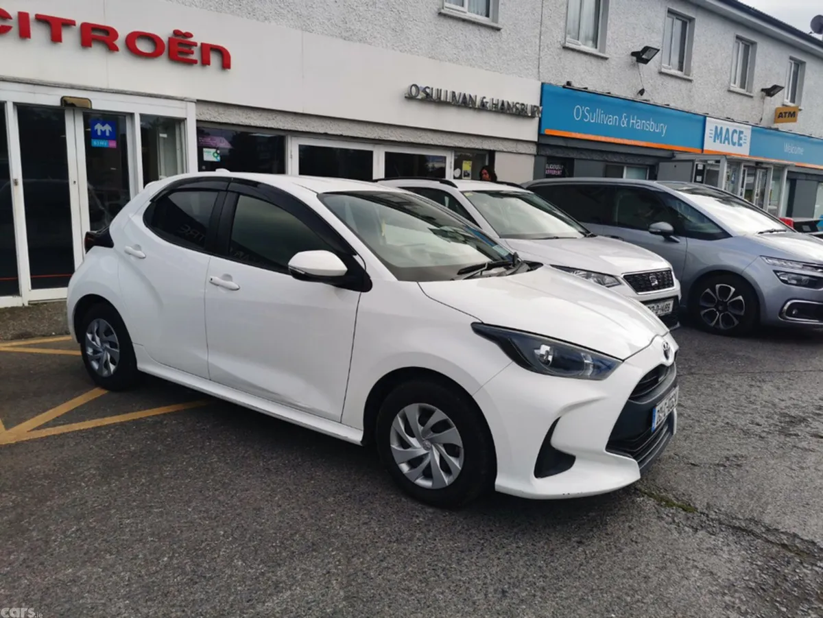 Toyota Yaris Hatchback, Petrol Hybrid, 2020, White