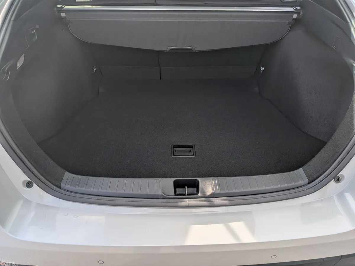 Toyota Prius Hatchback, Petrol Hybrid, 2021, White