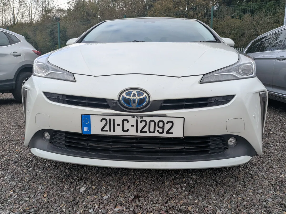 Toyota Prius Hatchback, Petrol Hybrid, 2021, White