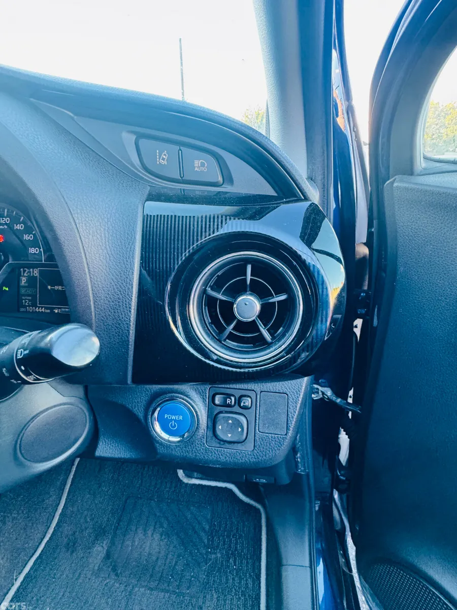 Toyota Vitz Hatchback, Petrol Hybrid, 2018, Blue