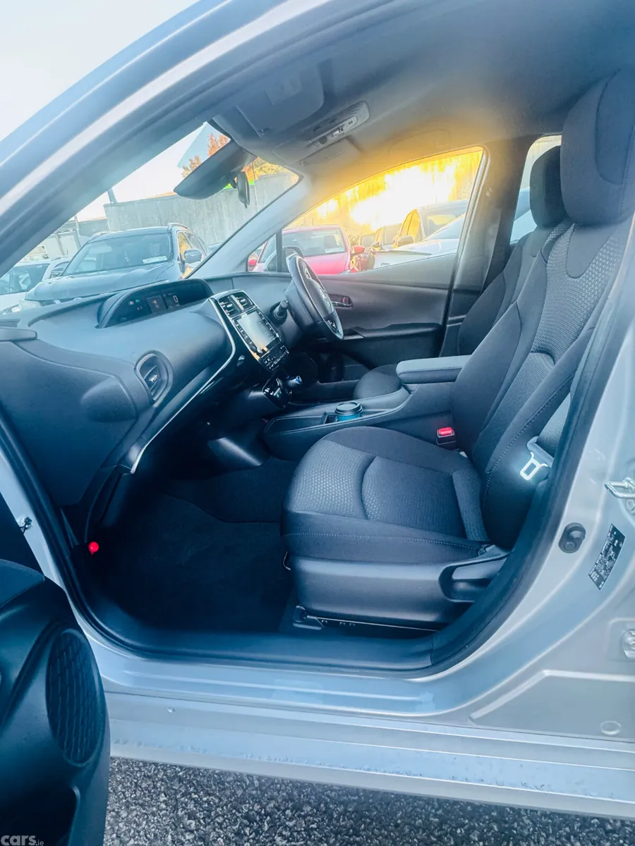 Toyota Prius Saloon, Petrol Hybrid, 2022, Silver