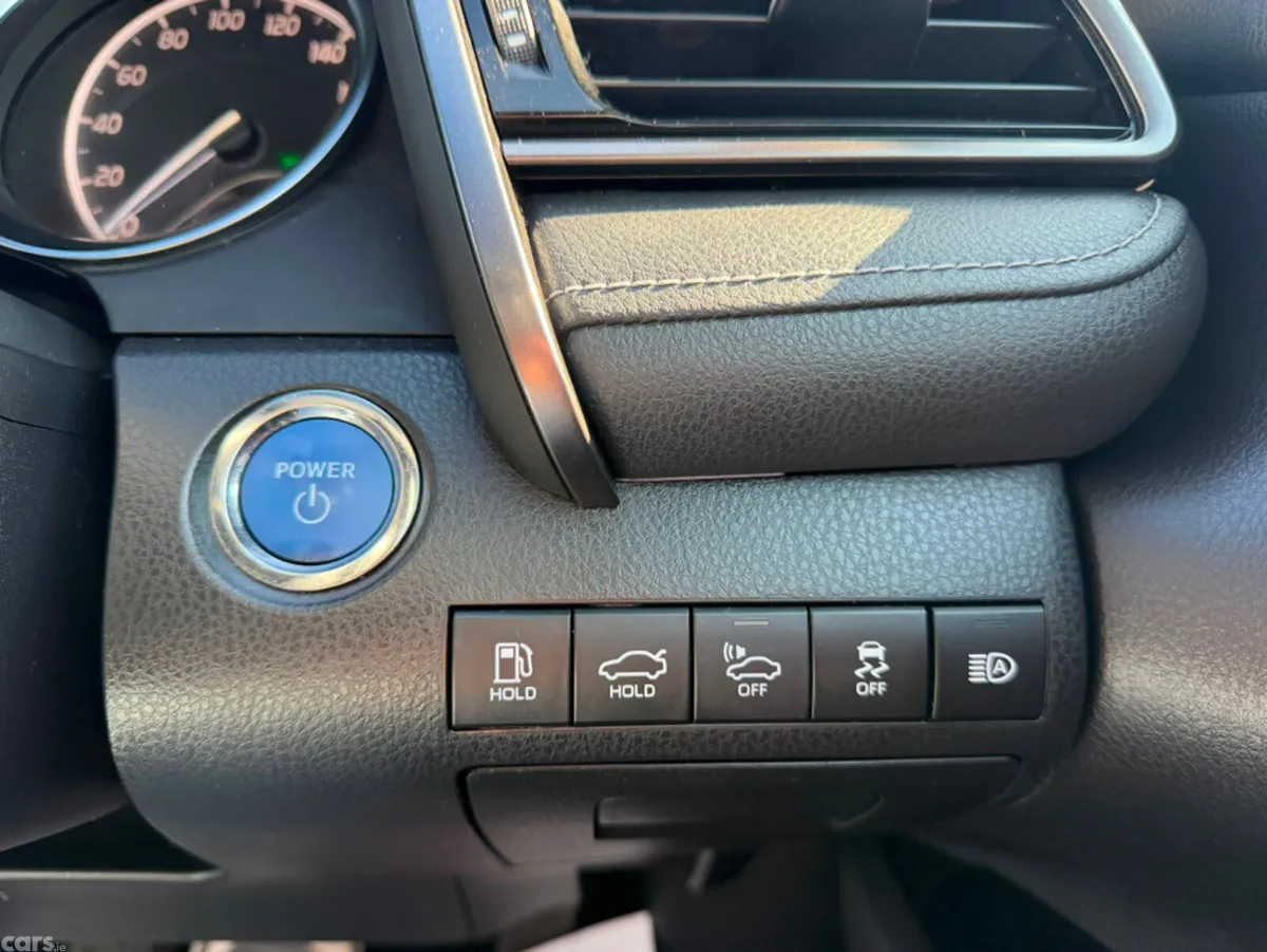 Toyota Camry Saloon, Petrol Hybrid, 2019, Blue