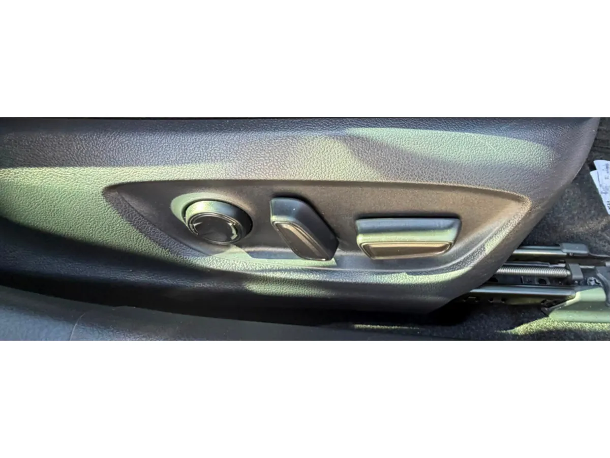 Toyota Camry Saloon, Petrol Hybrid, 2019, Blue
