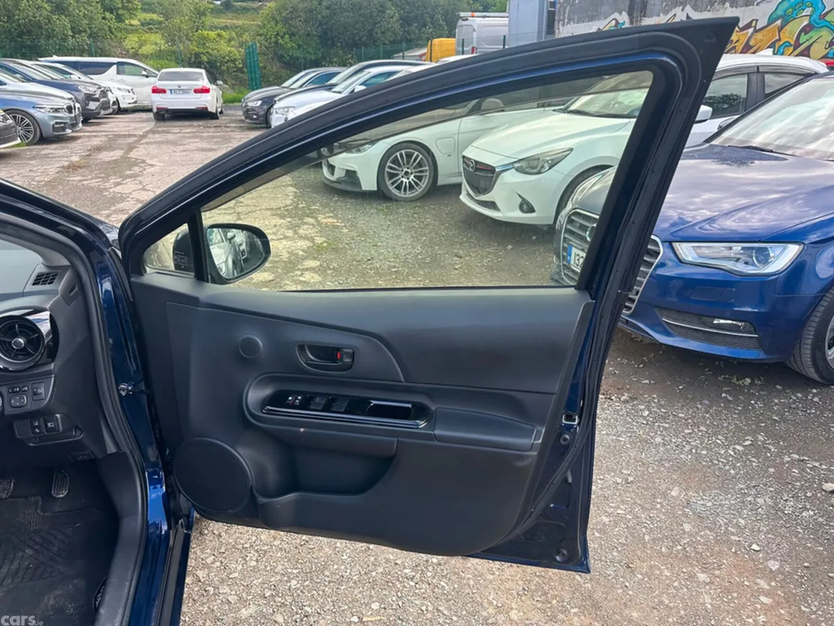 Toyota Aqua Hatchback, Petrol Hybrid, 2019, Blue