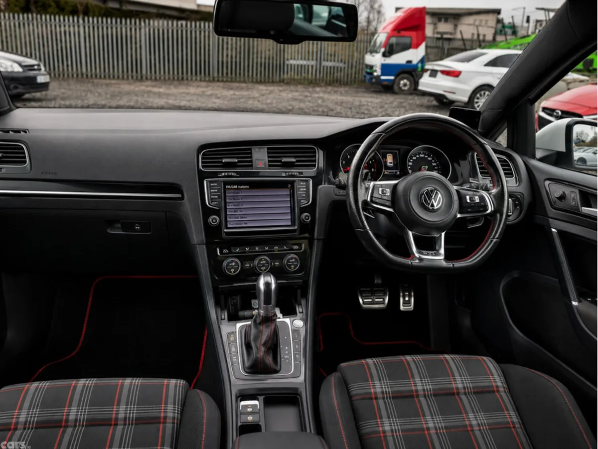 Volkswagen Golf Hatchback, Petrol, 2017, White