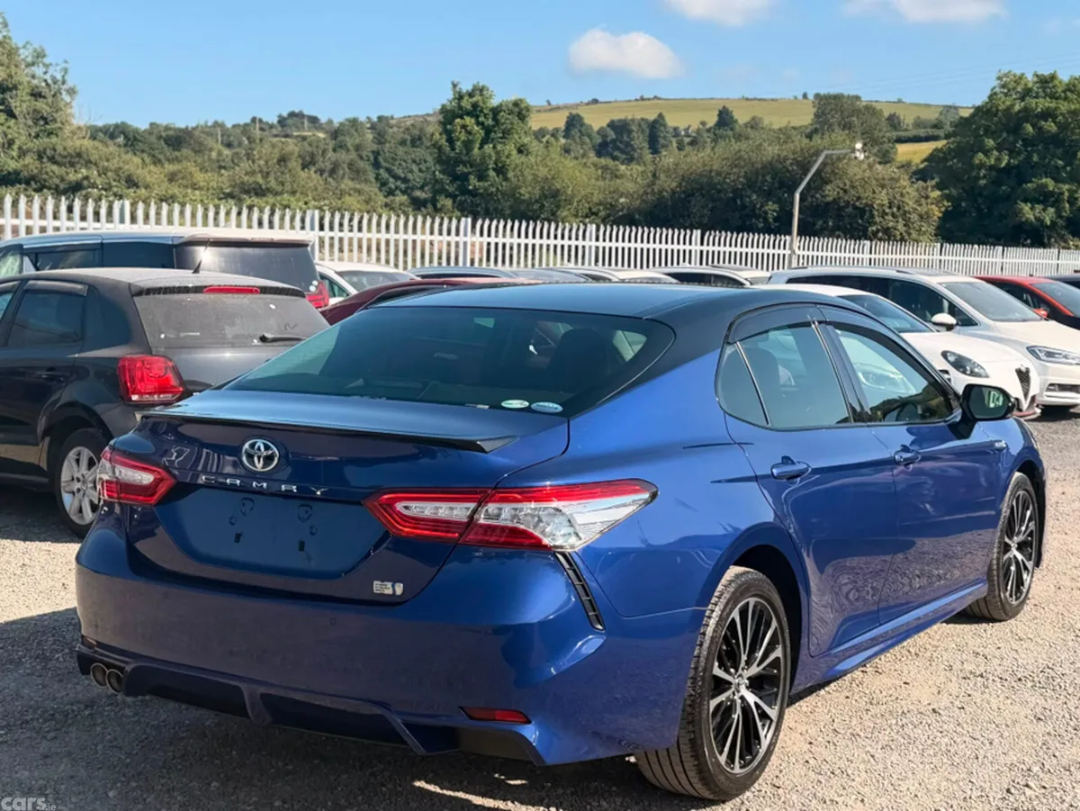 Toyota Camry Saloon, Petrol Hybrid, 2019, Blue