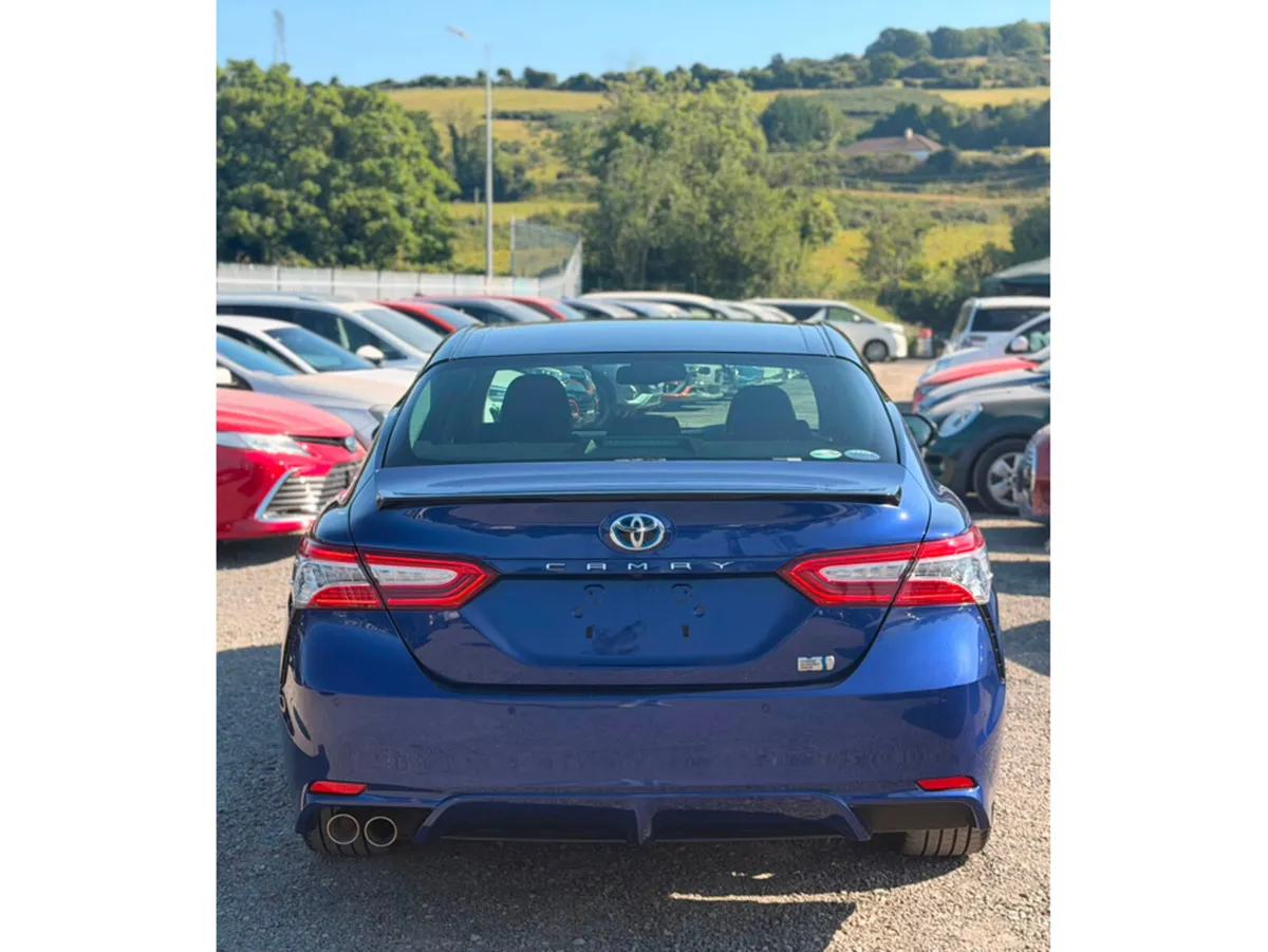Toyota Camry Saloon, Petrol Hybrid, 2019, Blue