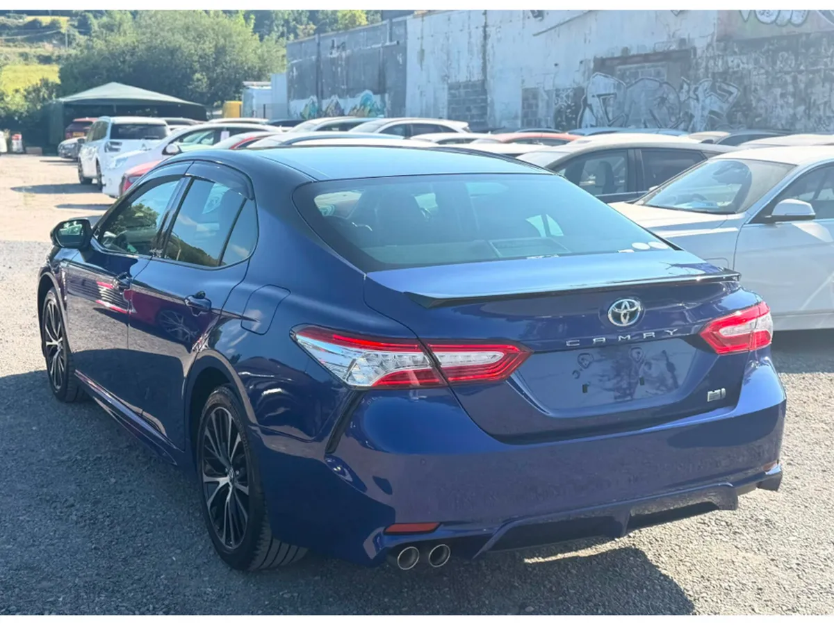 Toyota Camry Saloon, Petrol Hybrid, 2019, Blue