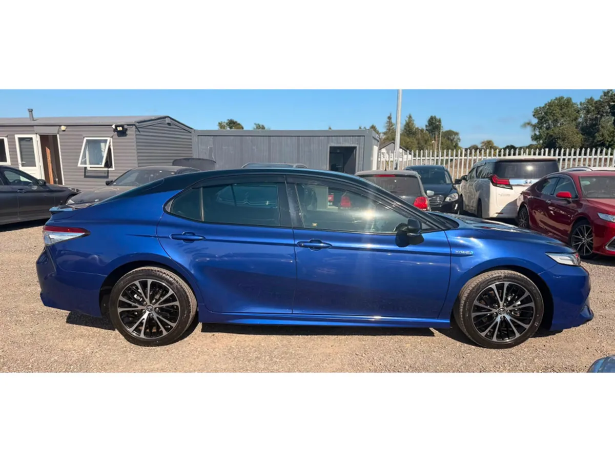 Toyota Camry Saloon, Petrol Hybrid, 2019, Blue