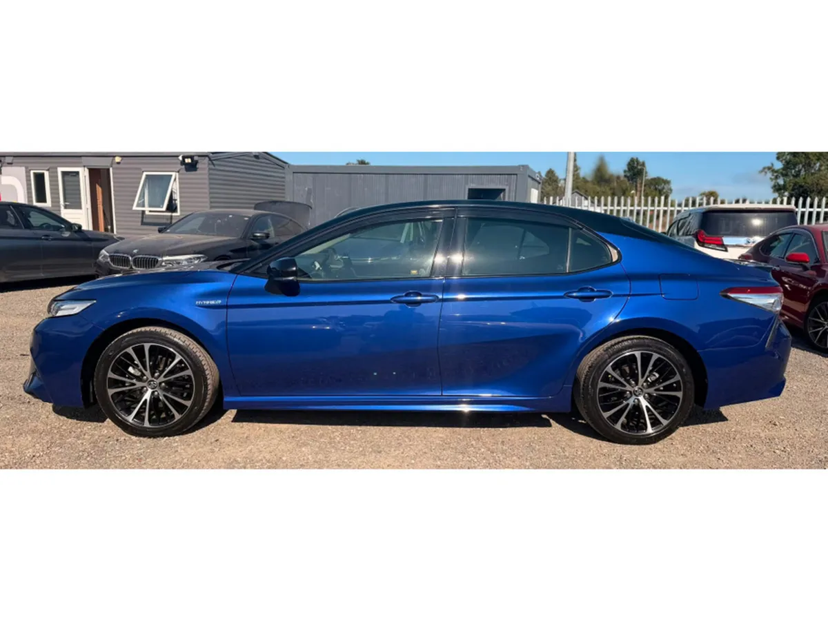 Toyota Camry Saloon, Petrol Hybrid, 2019, Blue